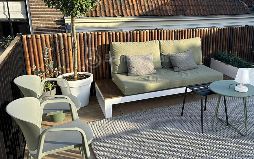 Bamboematten bevestigen aan een hekwerk, schutting of muur