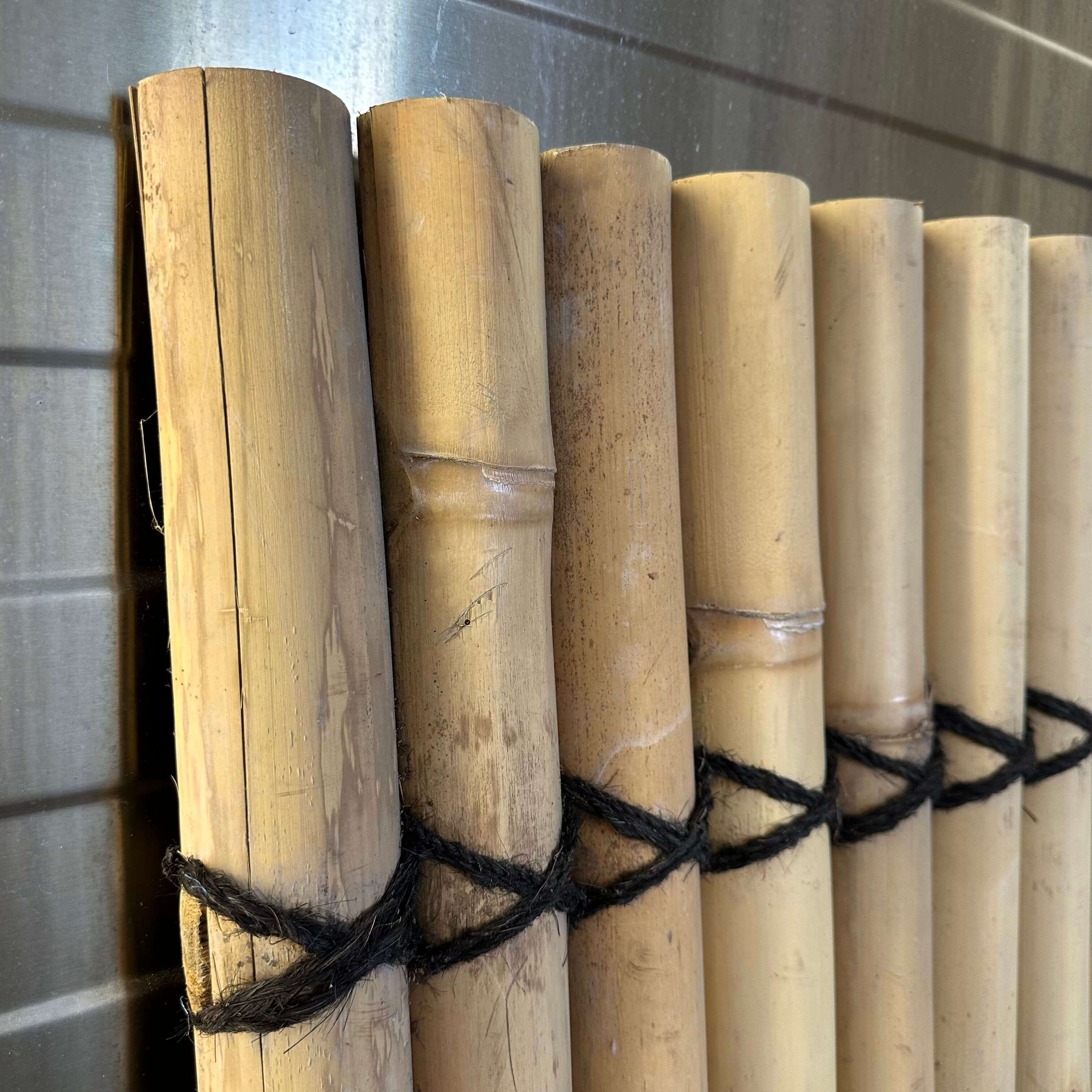 Outlet | Bamboe schutting halfrond met zwart palmtouw - Naturel