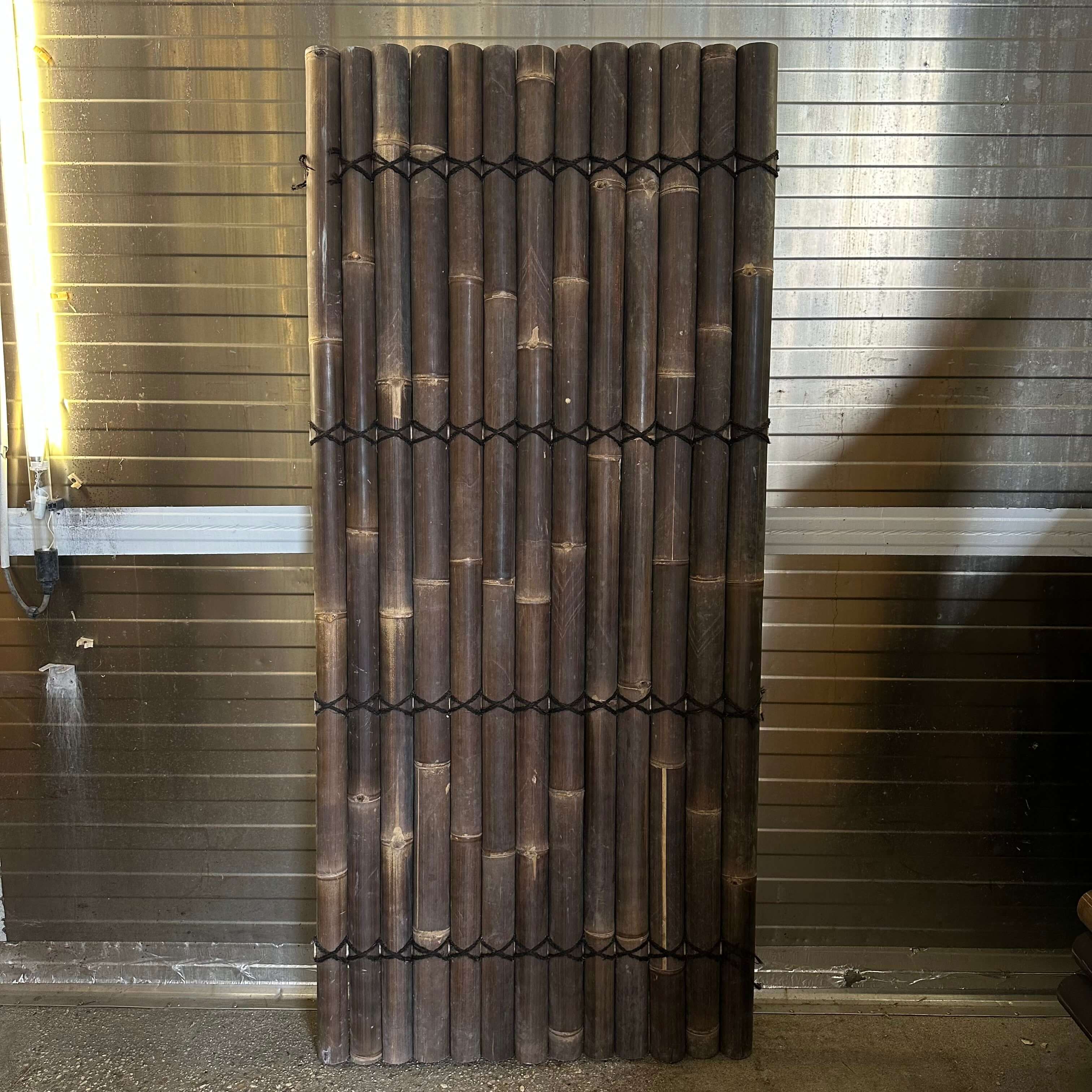 Outlet | Bamboe schutting halfrond met zwart palmtouw - Donkerbruin